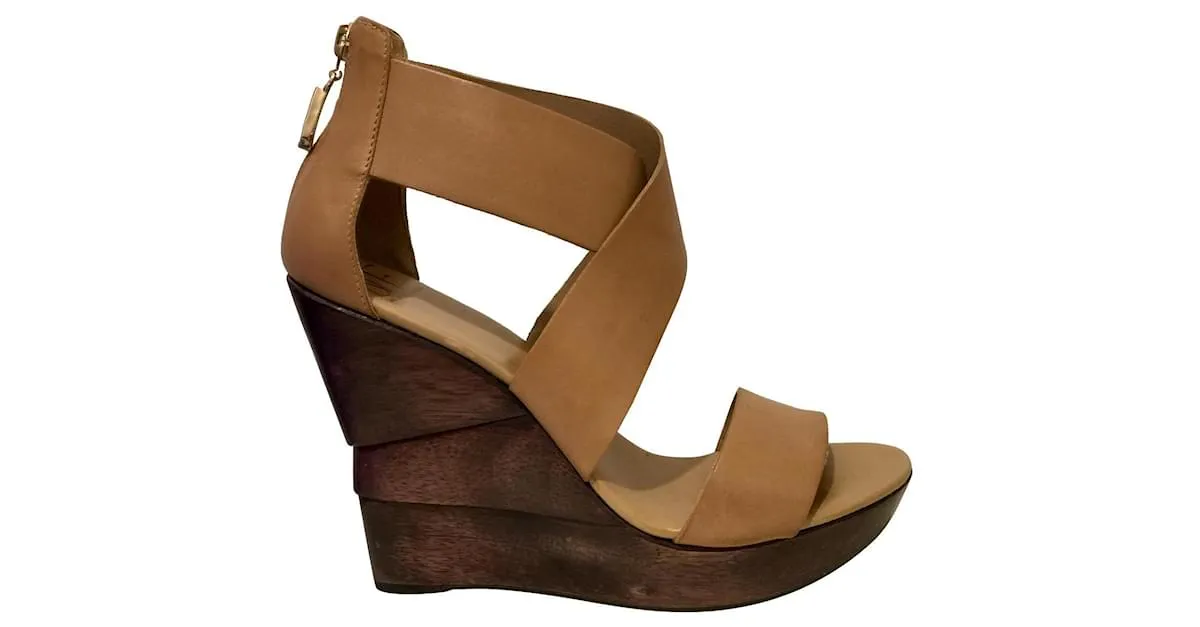 Diane Von Furstenberg DvF Opal Crisscross Wedge Sandalia Camel Marrón claro 