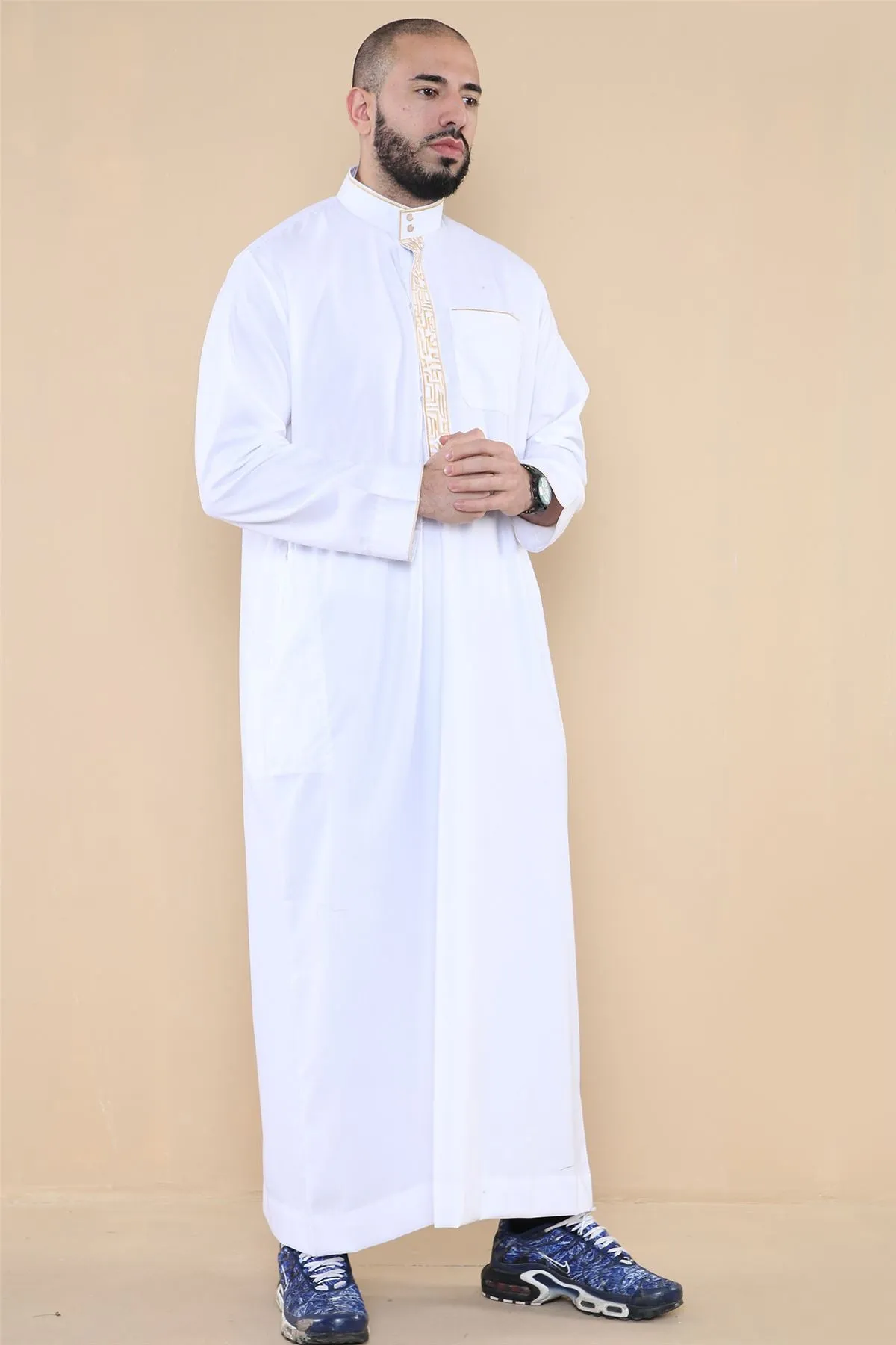 Vestimenta musulmana y arabe Jubba de algodon con bordado y cuello nehru para hombre