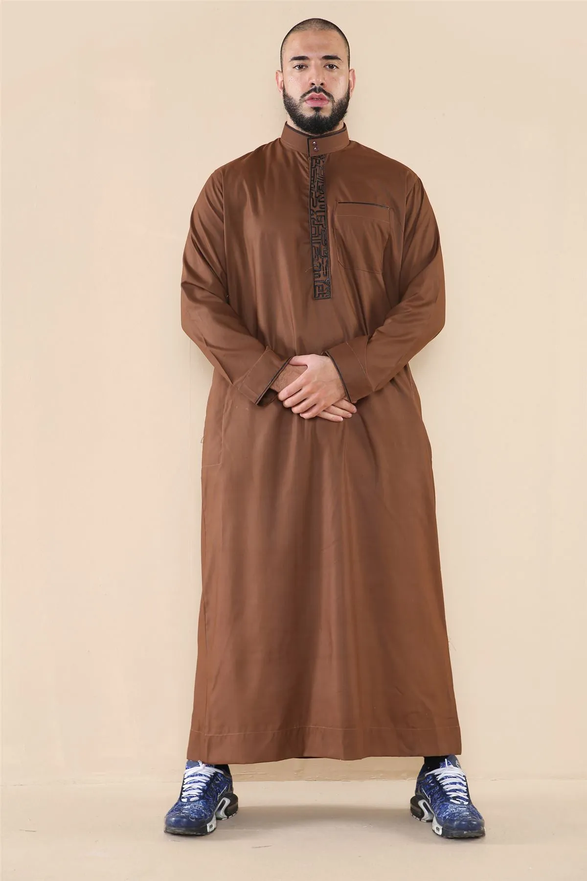 Vestimenta musulmana y arabe Jubba de algodon con bordado y cuello nehru para hombre