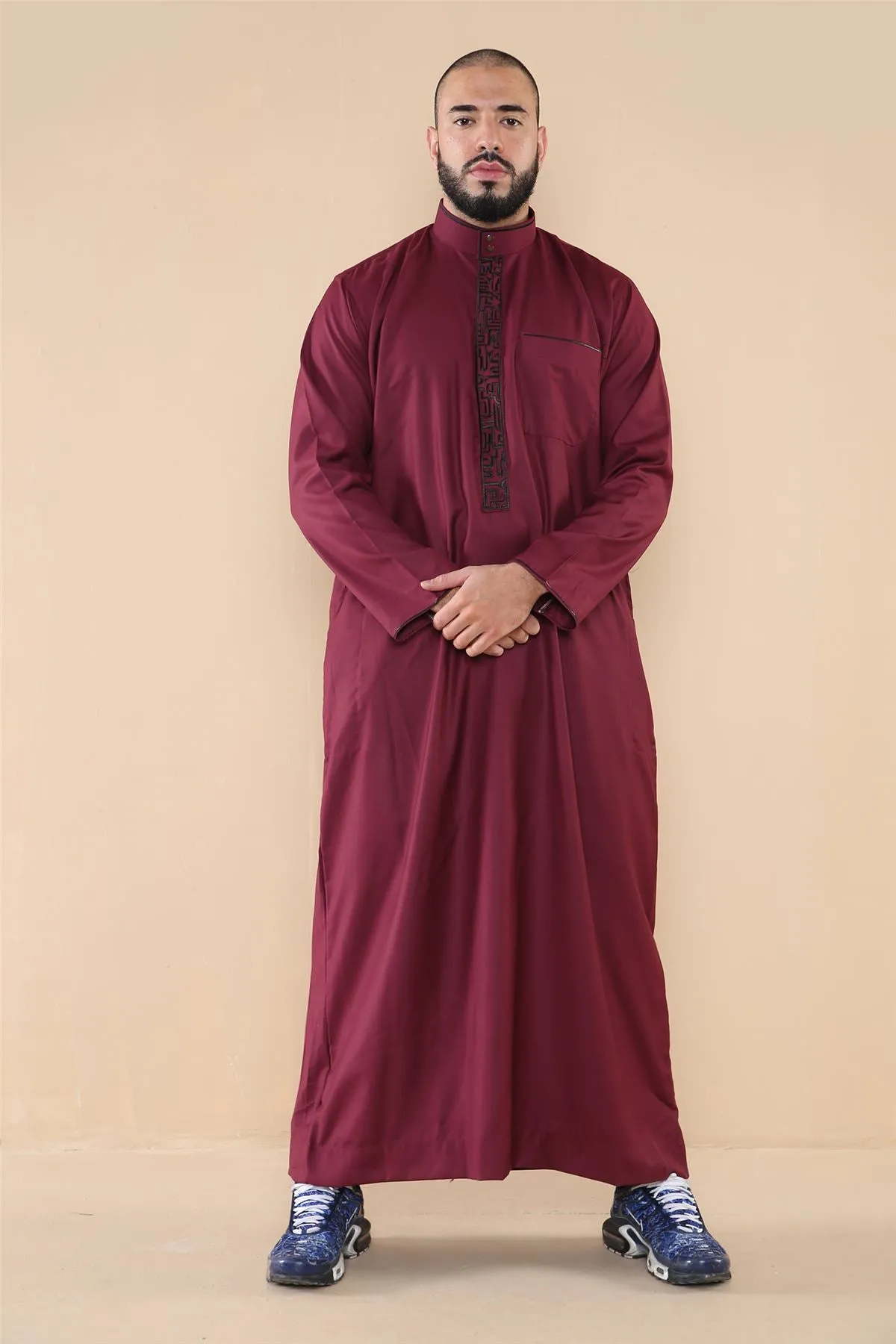 Vestimenta musulmana y arabe Jubba de algodon con bordado y cuello nehru para hombre