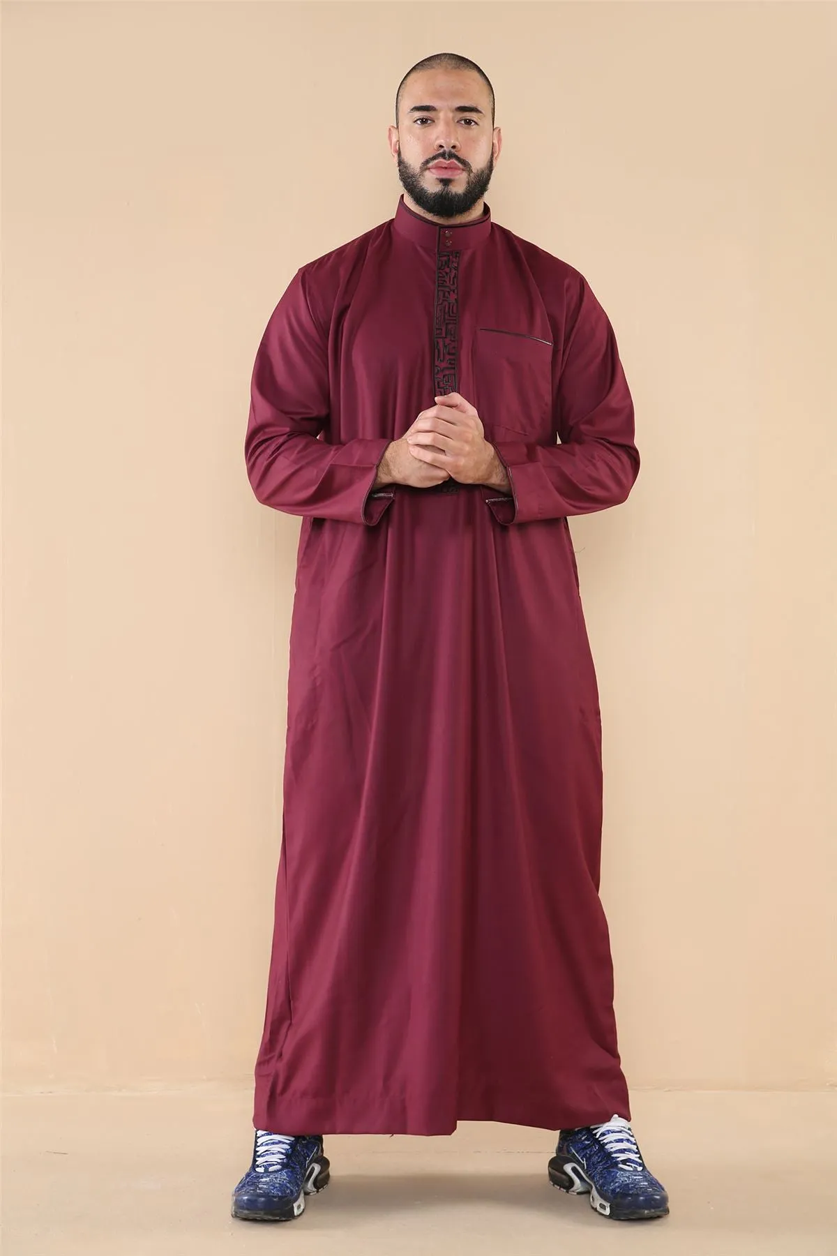 Vestimenta musulmana y arabe Jubba de algodon con bordado y cuello nehru para hombre