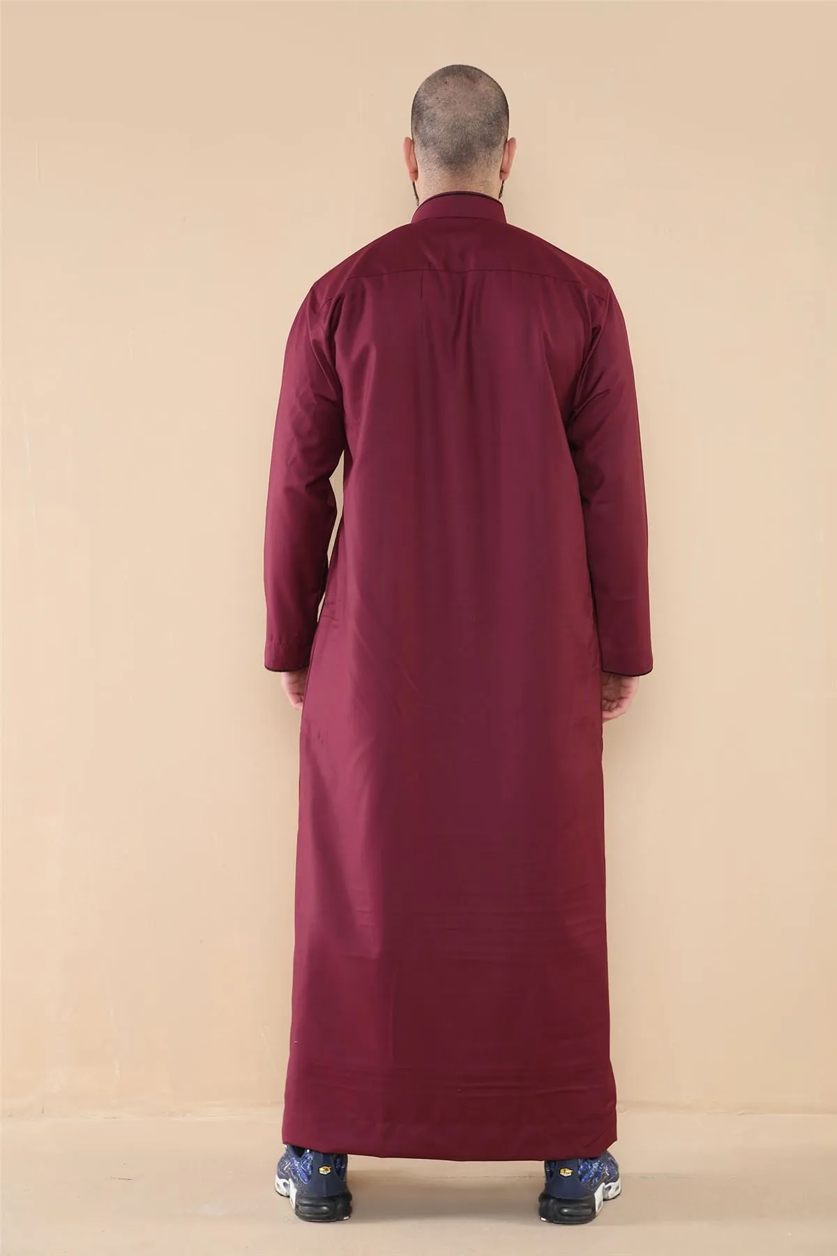 Vestimenta musulmana y arabe Jubba de algodon con bordado y cuello nehru para hombre